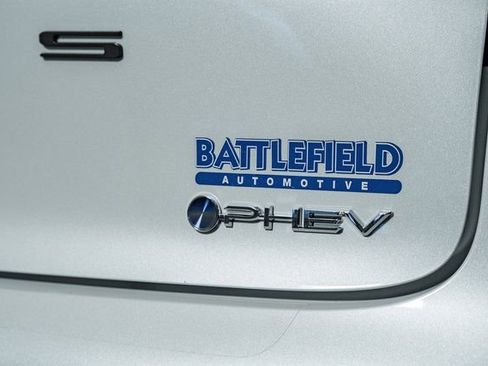 New 2026 Toyota Prius Plug-In Hybrid FWD image 9