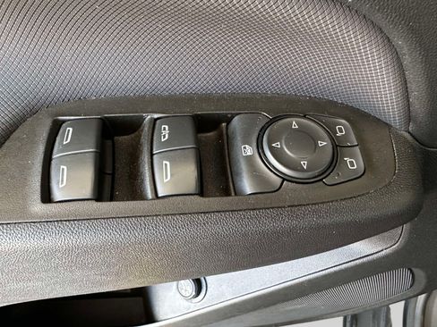 Used 2023 Chevrolet Equinox RS FWD image 15