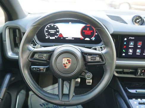 Used 2024 Porsche Cayenne S AWD/4WD image 19