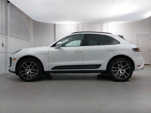Used 2023 Porsche Macan image 2