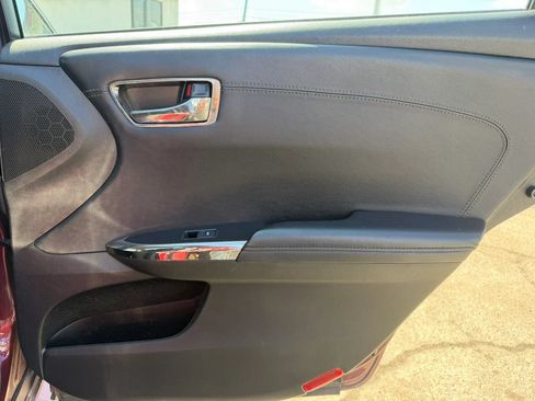 Used 2015 Toyota Avalon XLE Premium FWD image 17