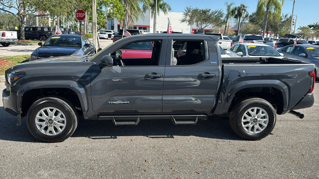Used 2025 Toyota Tacoma SR5 AWD/4WD image 4