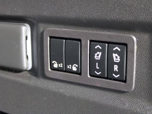 Used 2023 Chevrolet Tahoe LT w/ Luxury Package image 35