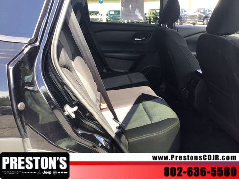 Used 2025 Nissan Rogue SV AWD/4WD image 26