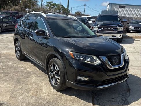 Used 2017 Nissan Rogue SL w/ SL Premium Package image 1