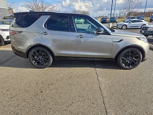 Certified 2025 Land Rover Discovery Dynamic SE image 4