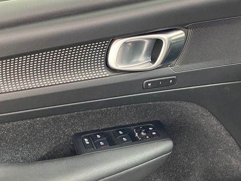 Used 2020 Volvo XC40 T5 R-Design image 12