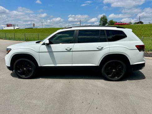Used 2023 Volkswagen Atlas SE w/ Black Wheel Package AWD/4WD image 8