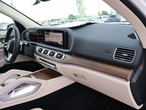 New 2026 Mercedes-Benz GLS 450 4MATIC image 9