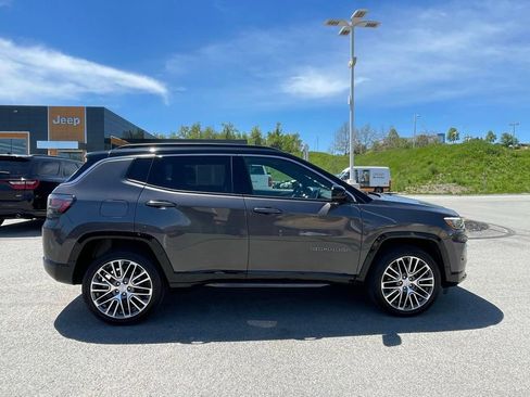 Used 2023 Jeep Compass Limited w/ Elite Group AWD/4WD image 2