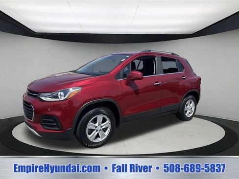 Used 2019 Chevrolet Trax LT w/ Sun & Sound Package AWD/4WD image 1