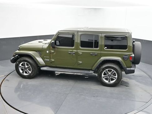 Used 2021 Jeep Wrangler Unlimited Sahara w/ Dual Top Group AWD/4WD image 19