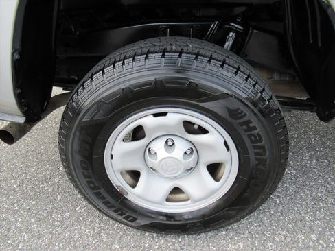 Used 2019 Toyota Tacoma SR RWD image 9