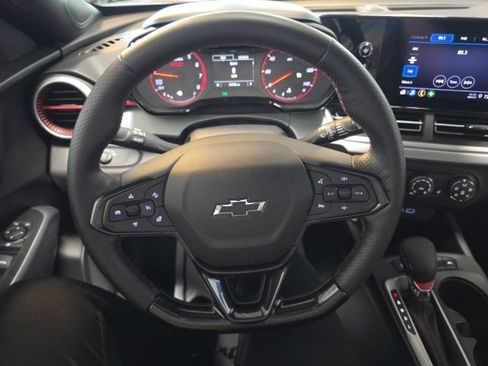 Used 2024 Chevrolet Trax RS FWD image 27