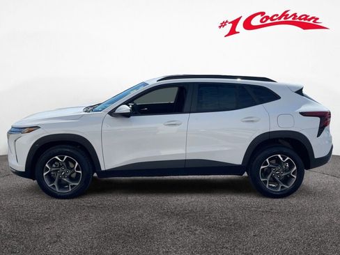 Used 2025 Chevrolet Trax LT w/ Driver Confidence Package FWD image 18