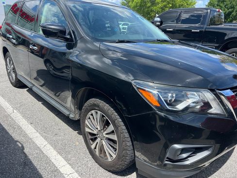 Used 2020 Nissan Pathfinder SL AWD/4WD image 5