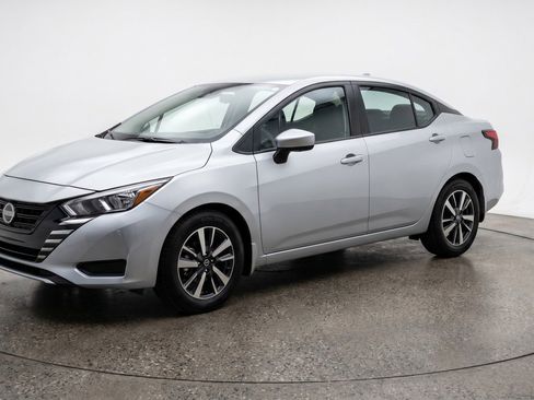 Used 2025 Nissan Versa SV FWD image 3
