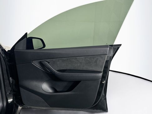 Used 2021 Tesla Model Y Long Range AWD/4WD image 33