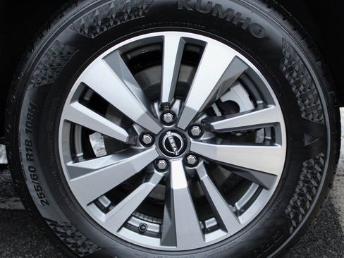 Used 2024 Nissan Pathfinder SL image 12