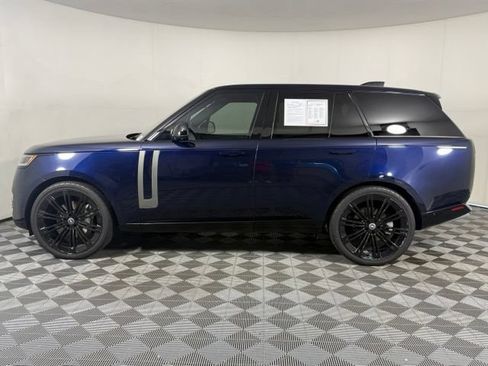 Used 2023 Land Rover Range Rover SE AWD/4WD image 3