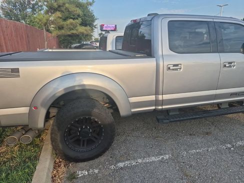 Used 2022 Ford F250 Lariat w/ Black Appearance Package AWD/4WD image 20