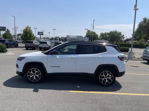 Used 2025 Jeep Compass Limited AWD/4WD image 4