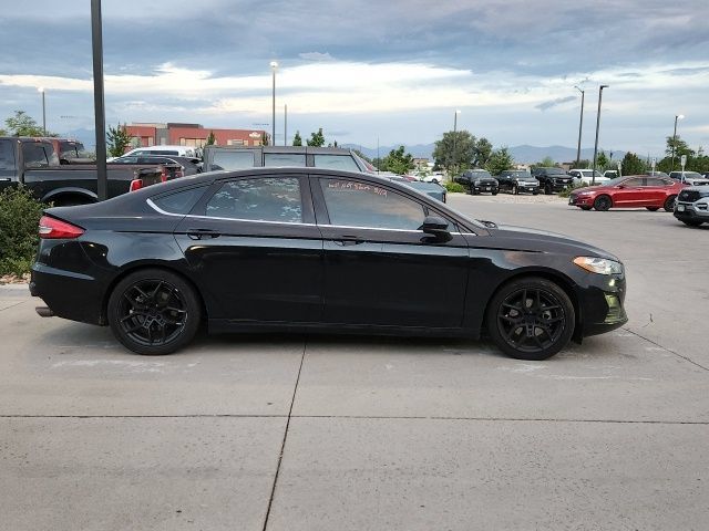 Used 2020 Ford Fusion SE FWD image 2