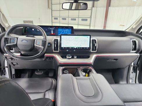 Used 2025 Ford Expedition Max Platinum image 25