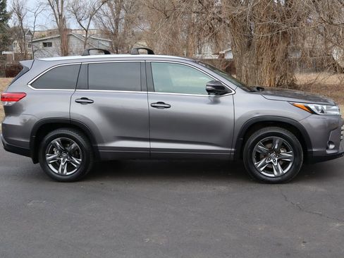 Used 2018 Toyota Highlander AWD V6 image 3
