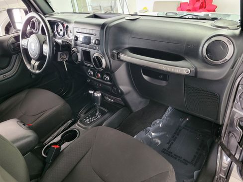 Used 2017 Jeep Wrangler Sport w/ Connectivity Group AWD/4WD image 15