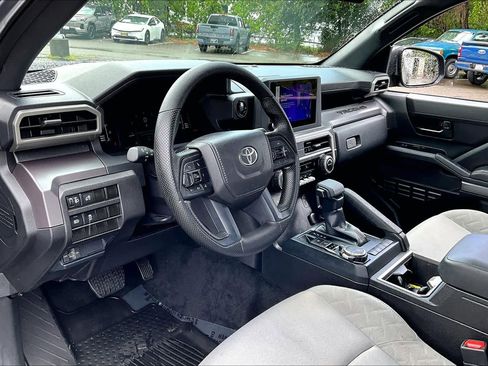 Used 2025 Toyota Tacoma SR5 AWD/4WD image 17