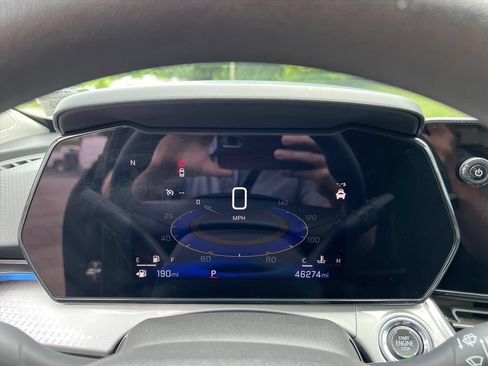 Used 2025 Chevrolet Trax LT FWD image 15