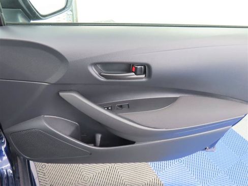 Used 2025 Toyota Corolla LE FWD image 31