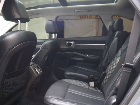 Used 2022 Kia Sorento SX Prestige image 16