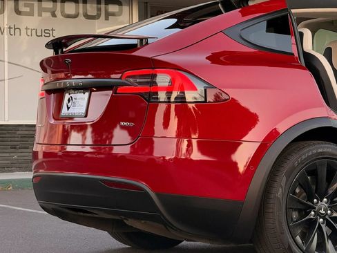 Used 2018 Tesla Model X 100D AWD/4WD image 9