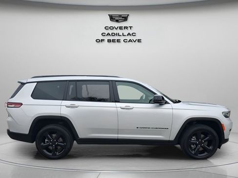 Used 2024 Jeep Grand Cherokee L Altitude image 11