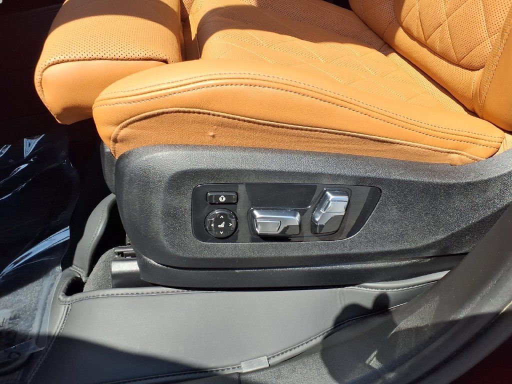 Used 2024 BMW X7 xDrive40i AWD/4WD image 23
