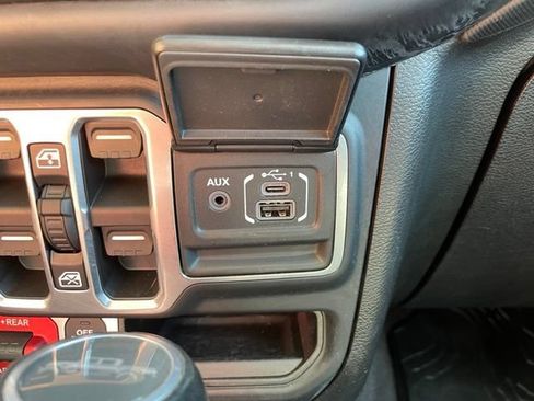 Used 2021 Jeep Gladiator Rubicon AWD/4WD image 31