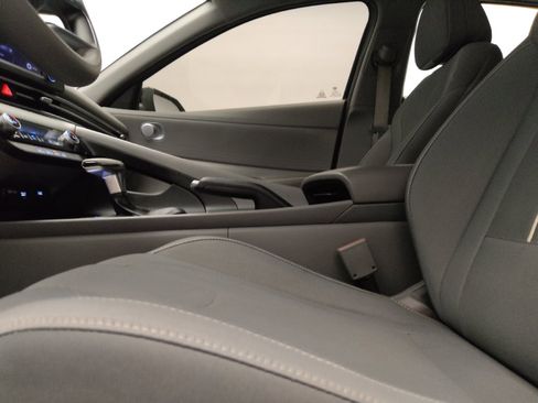 Used 2023 Hyundai Elantra SEL FWD image 17