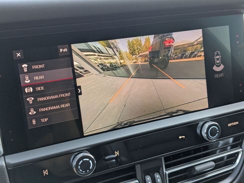 Certified 2026 Porsche Macan AWD/4WD image 19