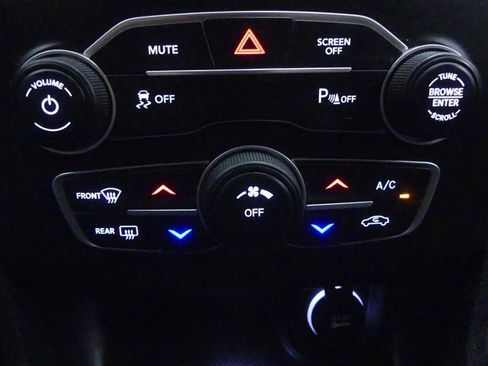 Used 2023 Dodge Charger SXT RWD image 15
