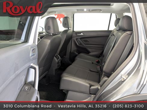 Used 2020 Volkswagen Tiguan SE w/ Panoramic Sunroof Package FWD image 14