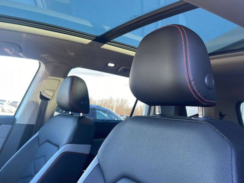 Used 2025 Volkswagen Atlas Peak Edition SE image 9