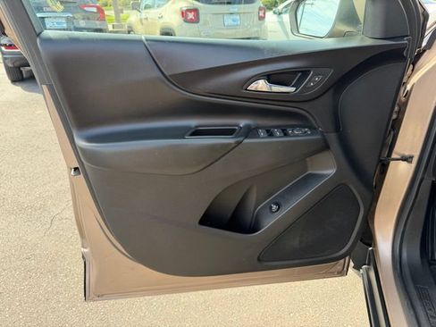 Used 2019 Chevrolet Equinox LT FWD image 17