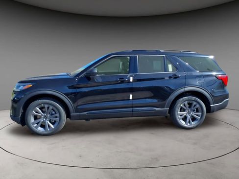 New 2026 Ford Explorer Active image 2