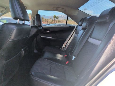 Used 2014 Toyota Camry SE image 15