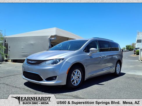 Used 2020 Chrysler Pacifica Touring-L FWD image 1