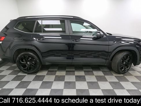 Used 2023 Volkswagen Atlas SE w/ Panoramic Sunroof Package AWD/4WD image 9