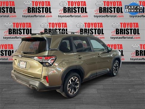 Used 2025 Subaru Forester Premium w/ Convenience Package #2 image 3