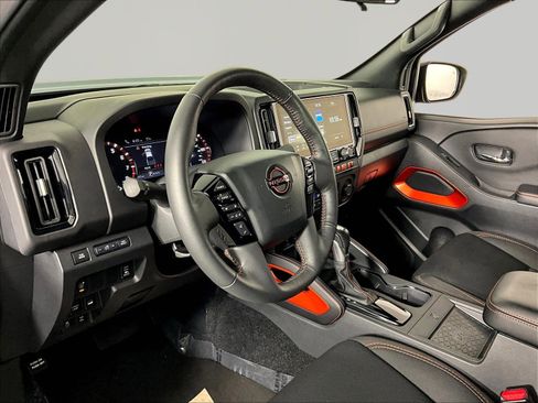 Certified 2025 Nissan Frontier PRO-4X w/ Pro Convenience Package AWD/4WD image 18